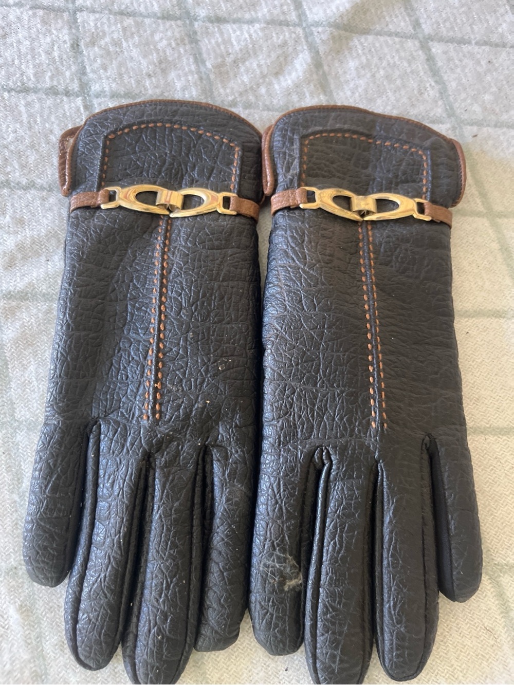 Women’s Aris Snuggler Black  Gloves with insulated inside and Gold Accent hardwa